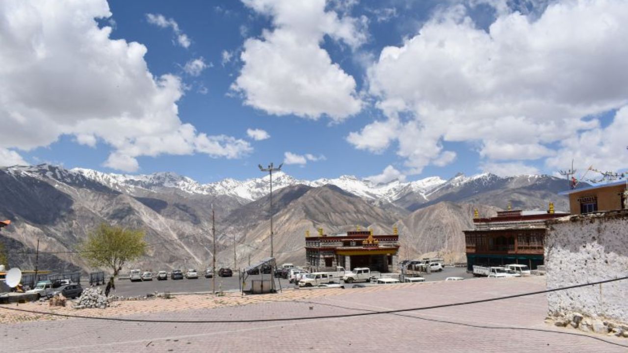 ‘জীবন্ত মমি’র দেশে